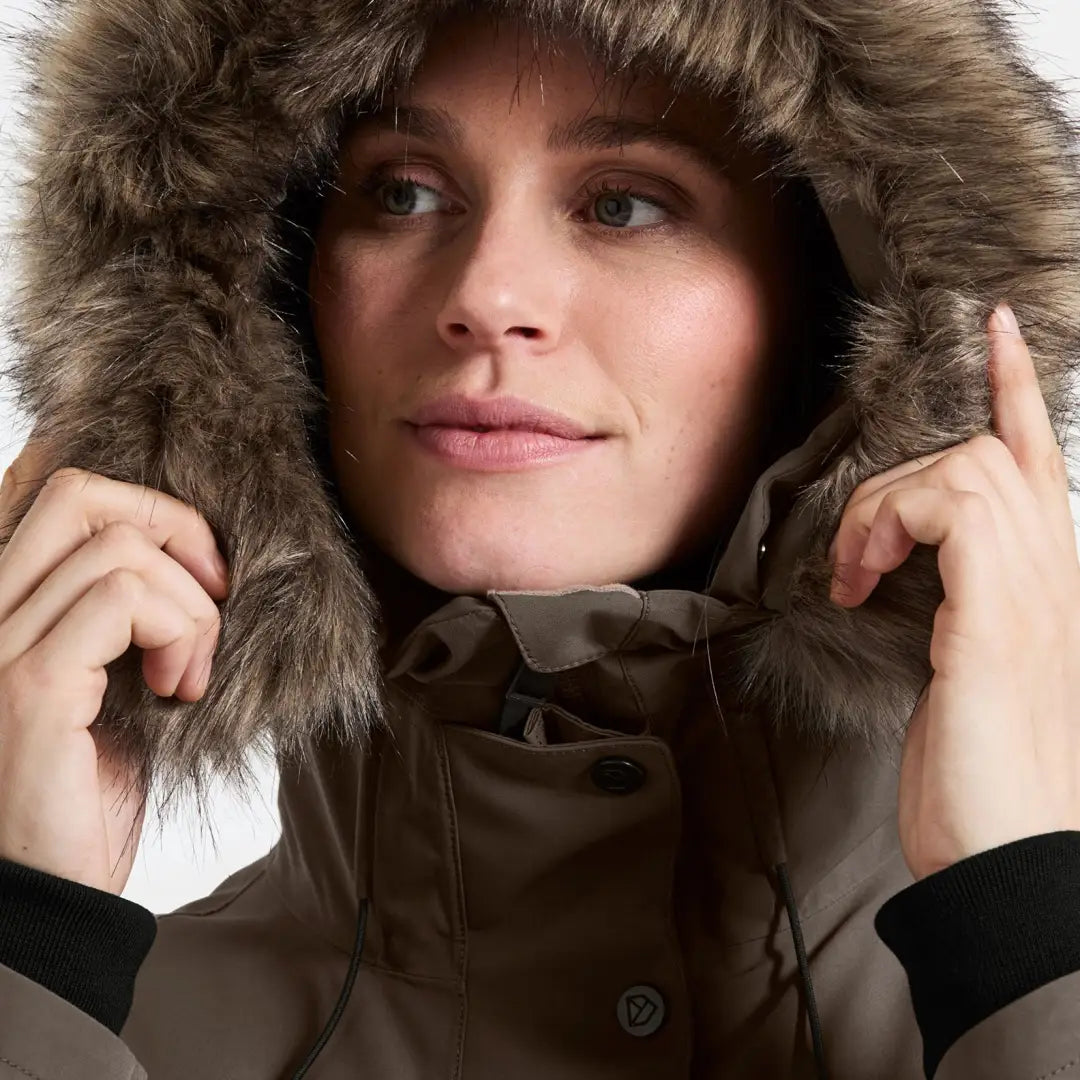 Woman in warm hooded classic Didriksons parka Erika Womens Parka 3 outdoors