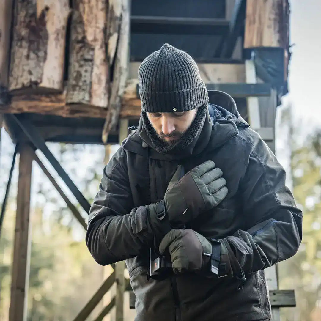 Man wearing Seeland Celsius Heat Gloves in winter cold, showing their heat gloves feature