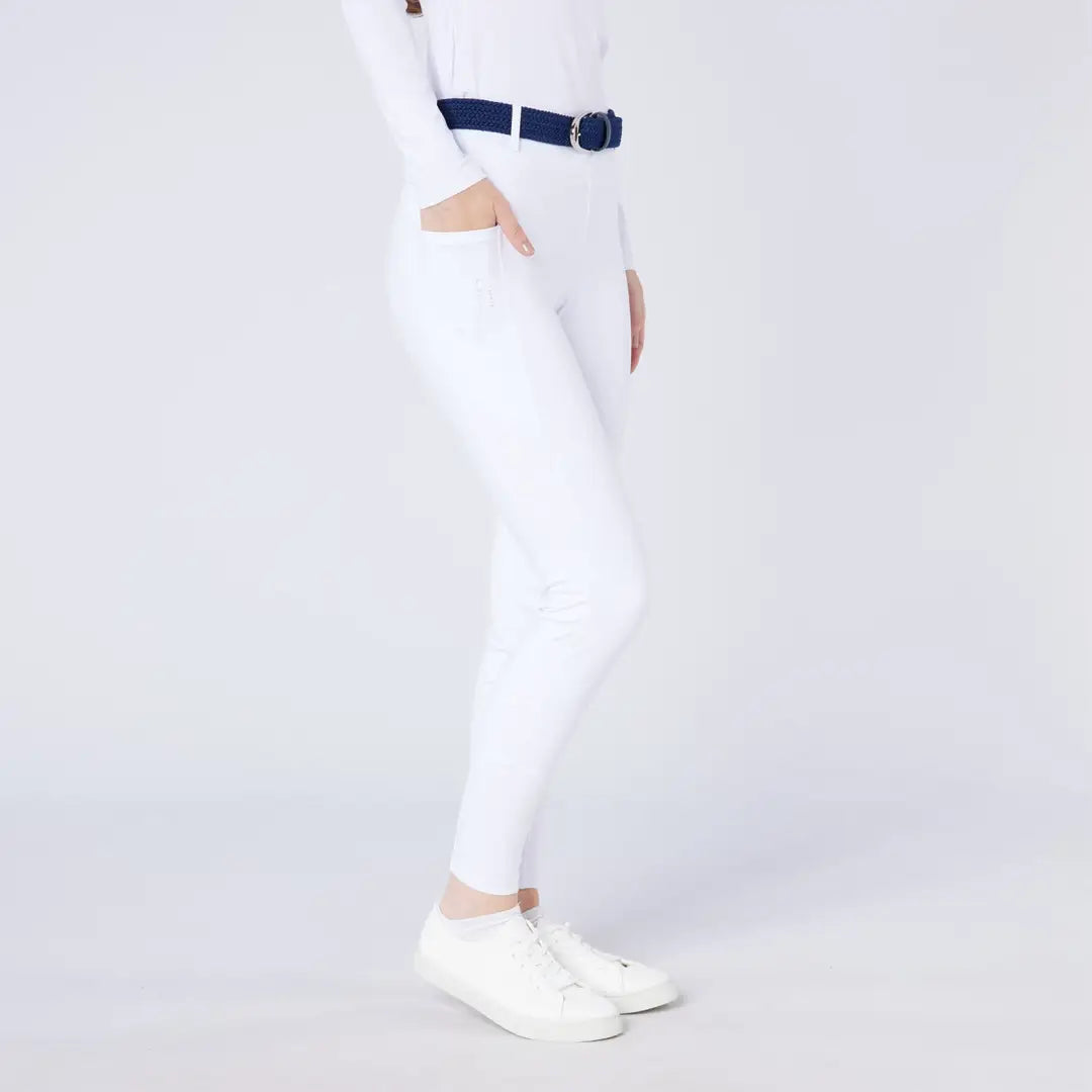 White mid-rise denim skinny jeans with dark blue belt, perfect for country clothing and outdoors style