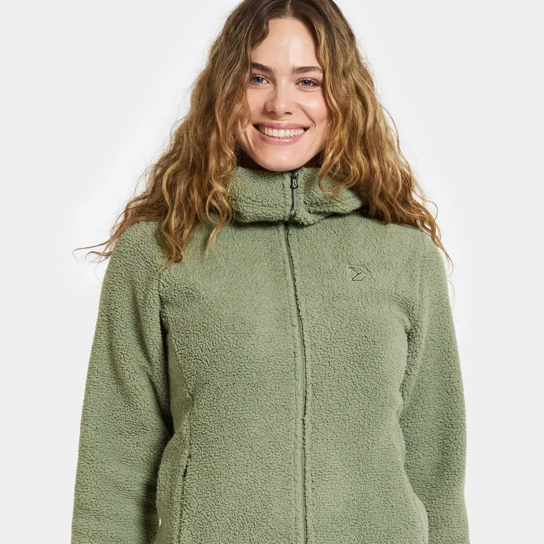 Green fleece jacket from Didriksons Anniken 2 for cozy country clothing outdoors