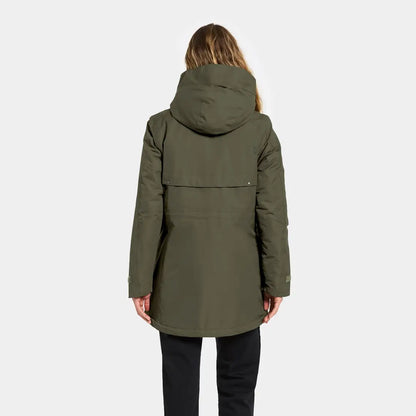 Woman in a dark green sporty mid-length parka, Didriksons Frida Womens Parka 7