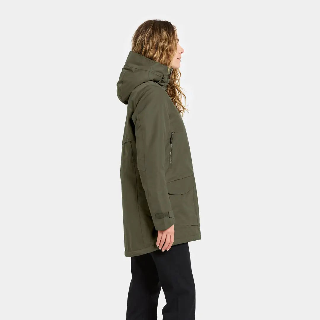 Women’s sporty mid-length olive green parka with hood and side pockets for casual style