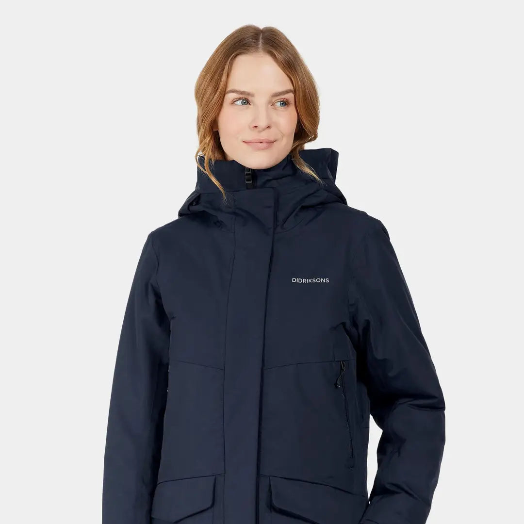 Woman in dark blue Didriksons Frida Womens Parka, a stylish sporty mid-length parka