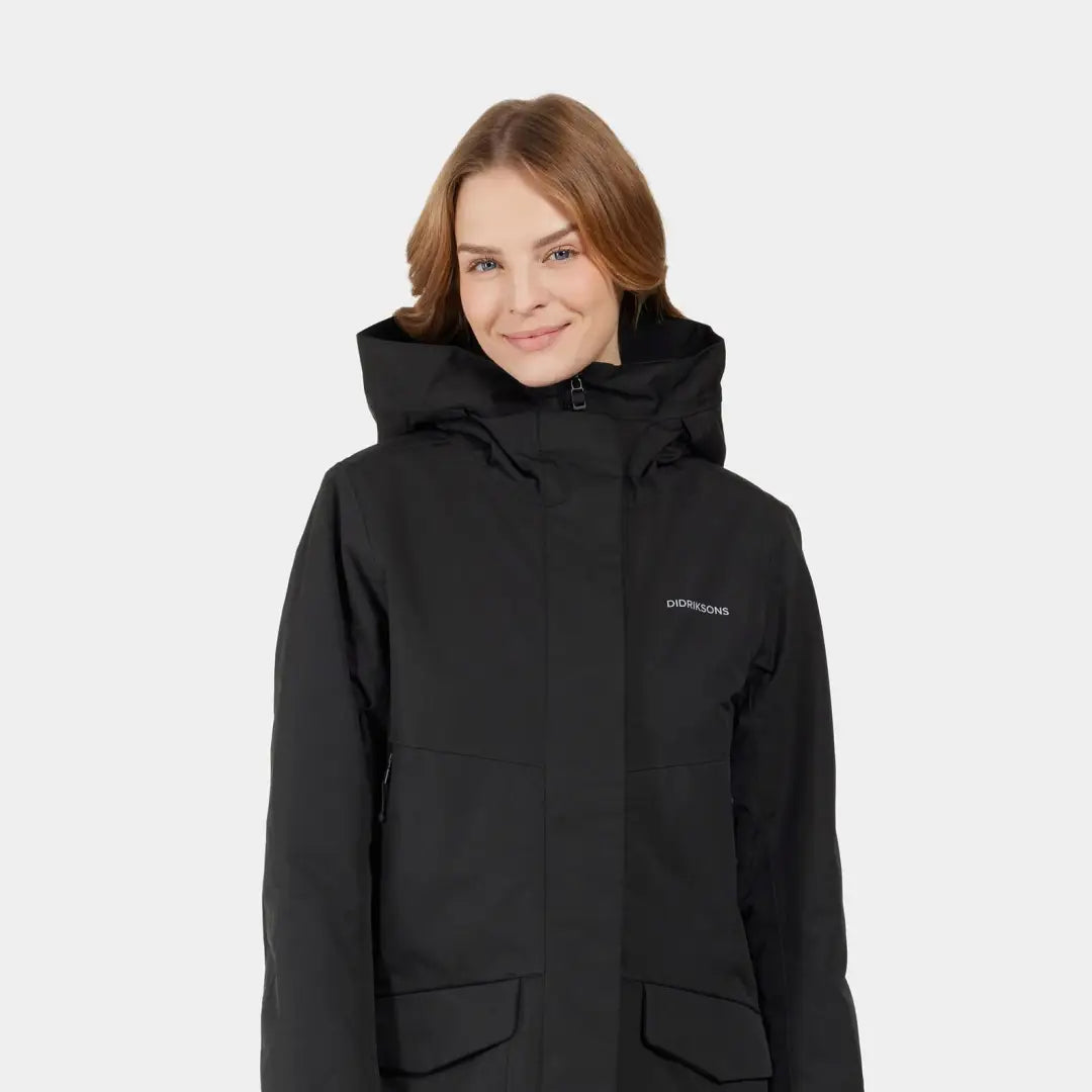 Woman wearing Didriksons Frida Womens Parka 7, sporty mid-length black parka