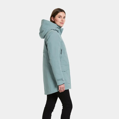 Woman wearing a light blue sporty mid-length winter parka in Didriksons Frida Womens Parka 7
