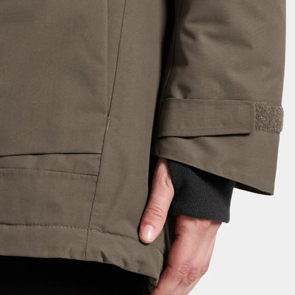 Sporty mid-length parka for women with textured pattern, adjustable cuffs, and ribbed sleeves