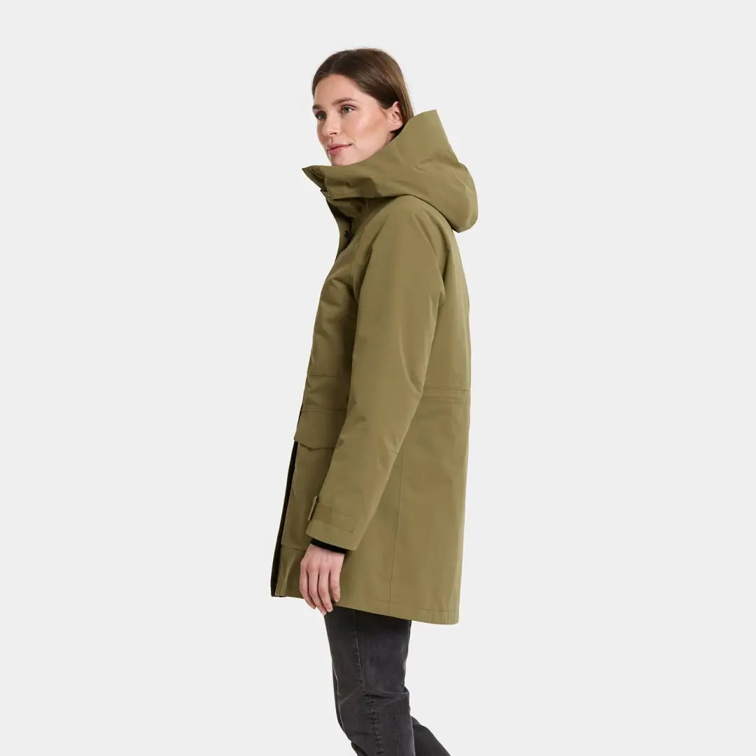Woman in olive green Didriksons Harriet parka, perfect for country clothing and hunting