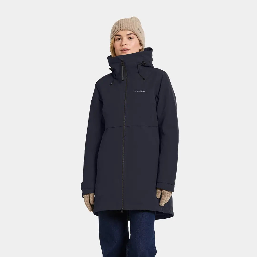 Woman in Didriksons Helle Womens Parka with country clothing style for outdoors and hunting