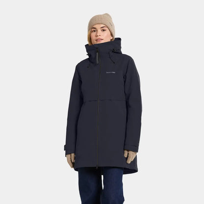 Woman in Didriksons Helle Womens Parka with country clothing style for outdoors and hunting