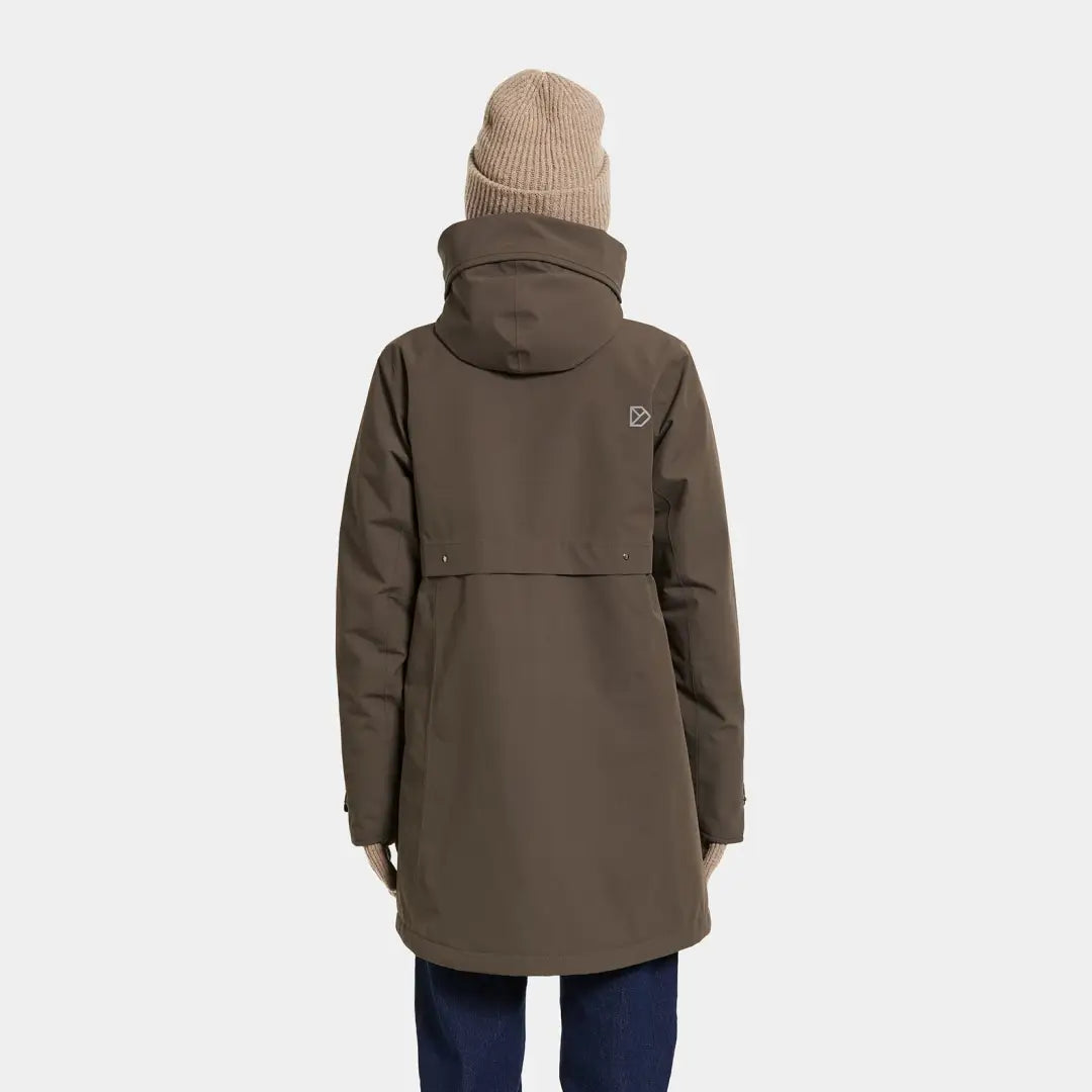 Woman in Didriksons Helle Womens Parka wearing country clothing for outdoors or hunting