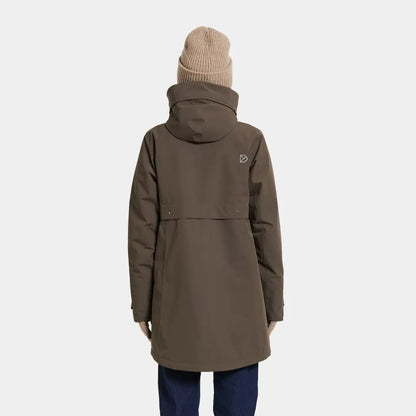 Woman in Didriksons Helle Womens Parka wearing country clothing for outdoors or hunting