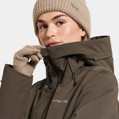 Woman in Didriksons Helle Womens Parka for country clothing and outdoor adventures