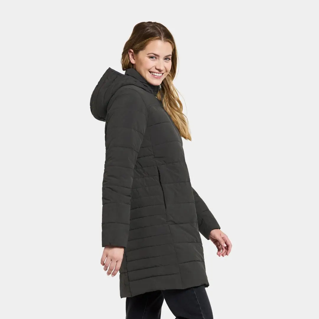 Smiling woman in a Long Dark Gray Didriksons Katrin Classic Puff Parka with hood