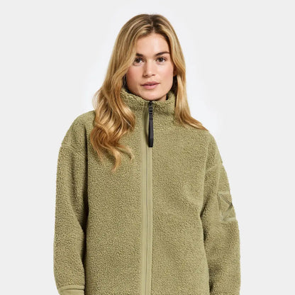 Woman in Didriksons Mella 3 Full Zip Fleece for winter snow country hunting gear