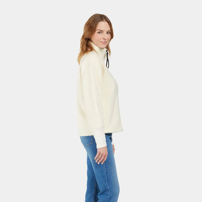 Woman in Didriksons Mella 3 Full Zip Fleece, perfect for chilly autumn winds