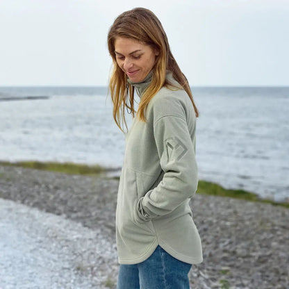 Woman in light green Didriksons Ronja fleece top, perfect for outdoor country clothing or hunting adventures