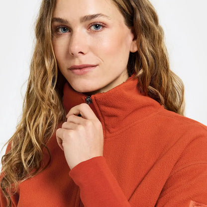 Woman in rust-colored Didriksons Ronja fleece jacket for outdoors and country clothing