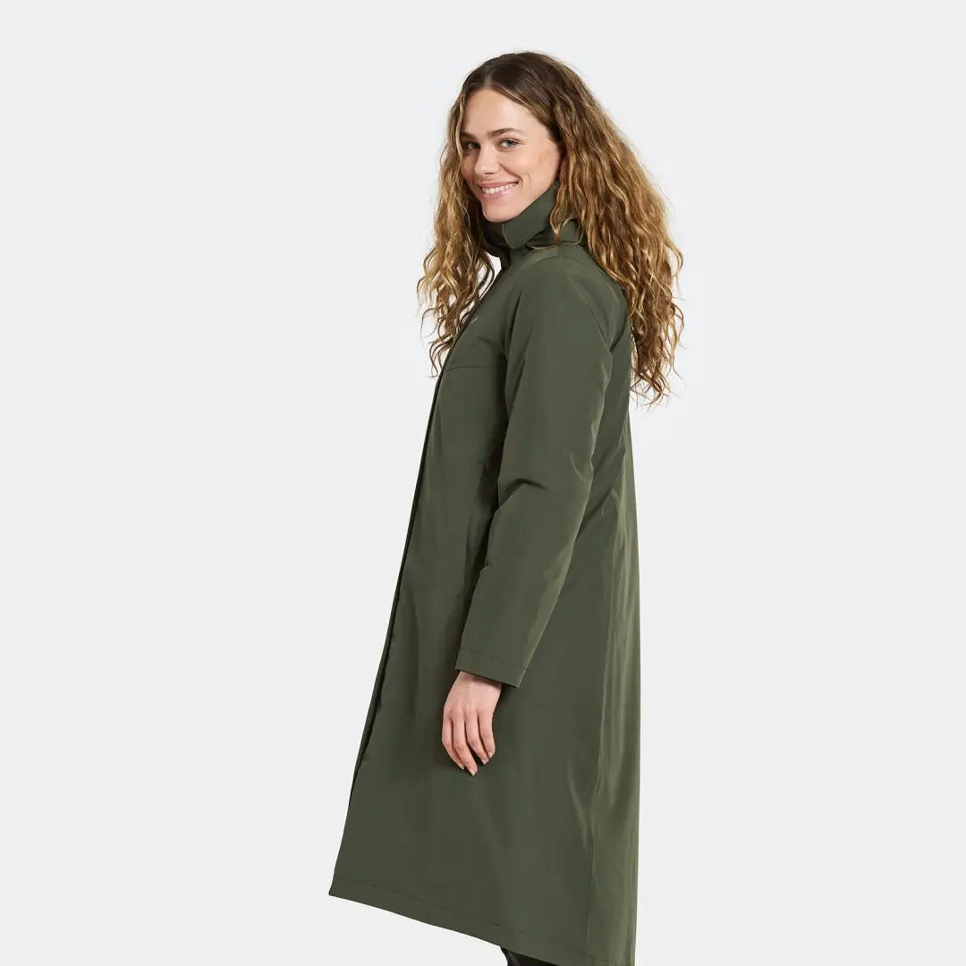 Woman in dark green Didriksons Selina Womens Parka, perfect for country clothing outdoors