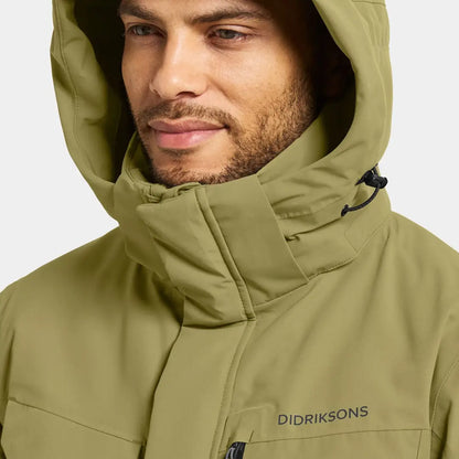 Man in olive-green Didriksons Stefan Jacket, perfect everyday winter outerwear