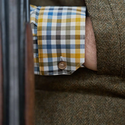 Gingham-patterned Härkila Milford Shirt cuff with button for country clothing hunting gear