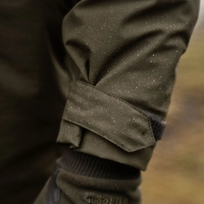 Green jacket sleeve with adjustable cuff from Härkila Orton Tech Packable Smock for country clothing