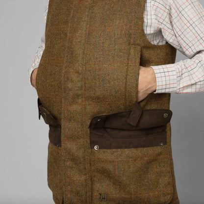 Tweed Härkila Kenmore Waistcoat with pockets and checkered shirt sleeve, featuring press button closure