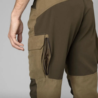 Two-tone cargo pants from Härkila Scandinavian Trousers, perfect for outdoor adventures