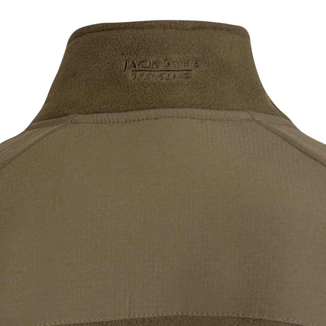 Close-up of the brown fleece jacket collar from Jack Pyke Bleasdale Half-Zip Fleece Top