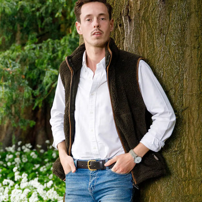 Man in vest and jeans sporting a Jack Pyke Countryman Chunky Fleece Gilet
