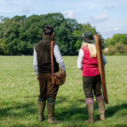 Two people in Jack Pyke Countryman Fleece Gilet made of 300gsm micro fleece