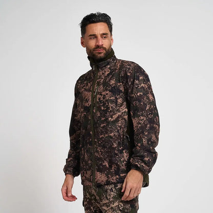 Man in Jack Pyke Weardale field jacket with camo fleece