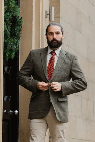 Man in a stylish wool tweed blazer from New Forest Premium collection