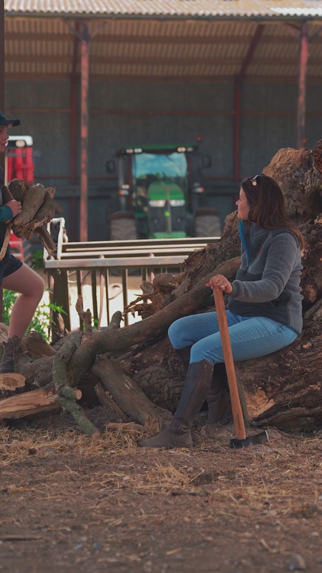 Load video: New Forest Ladies Fox Fibre Pile Fleece