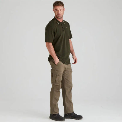 Man wearing a Ridgeline Kilworth Polo Top in green polo shirt and cargo pants