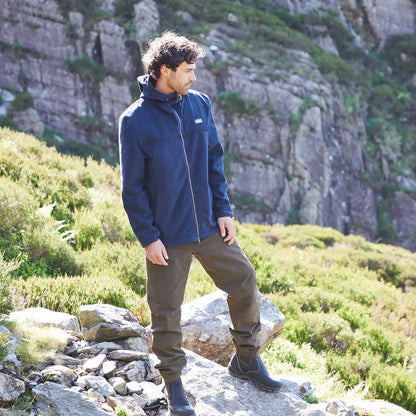 Man in outdoor clothing wearing Ridgeline Kodiak Fleece Jacket, a highly technical Southern Star pro fleece layering piece