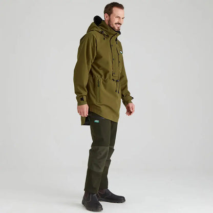 Man in olive green Ridgeline Monsoon Classic Smock for outdoor adventures