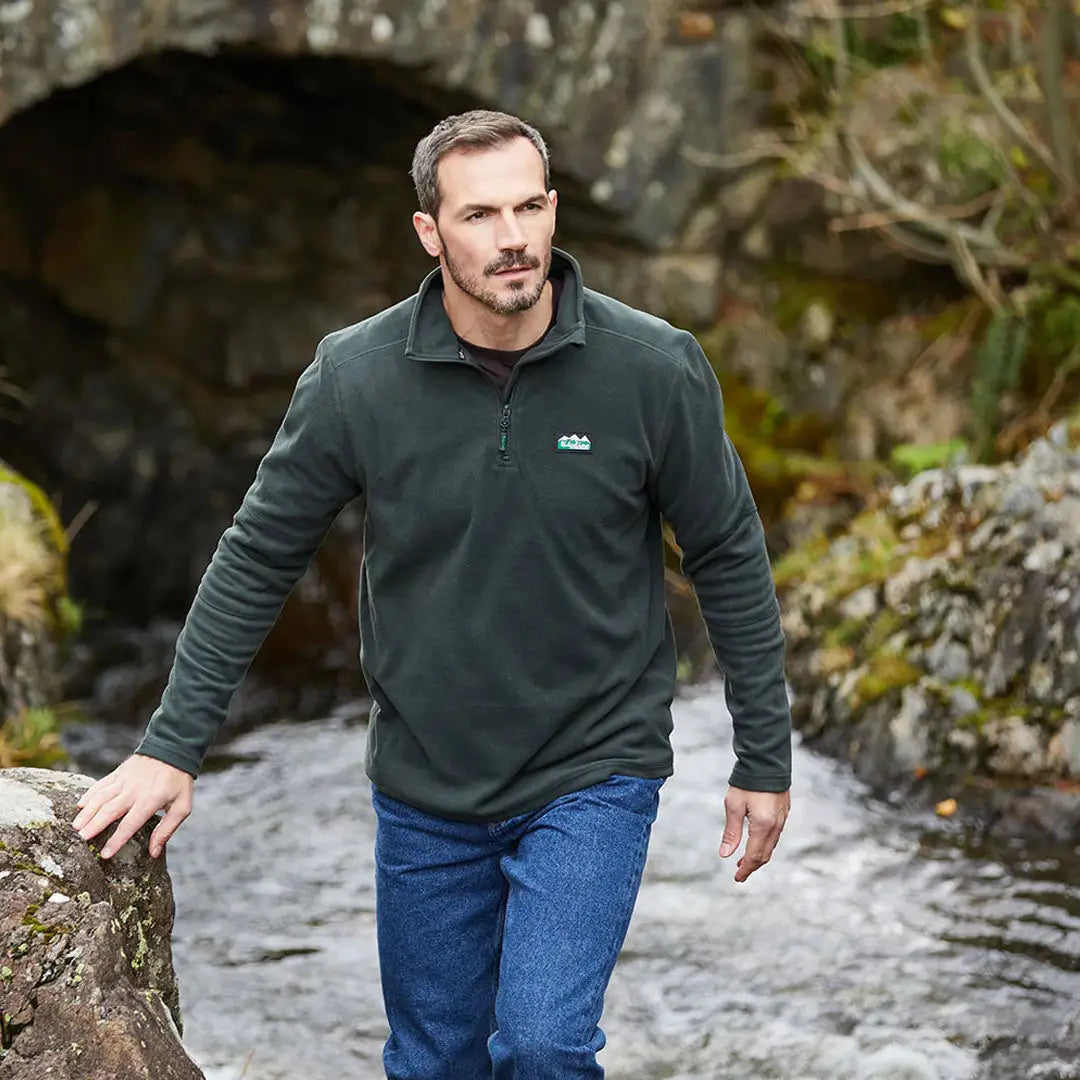 Man wearing Ridgeline Narvik Fleece, a stylish functional polyester fleece pullover