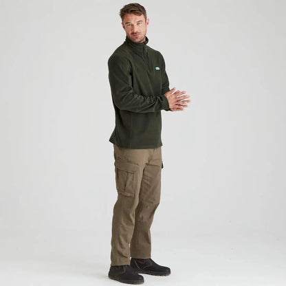 Man in green Ridgeline Narvik Fleece with cargo pants, made of functional polyester fleece
