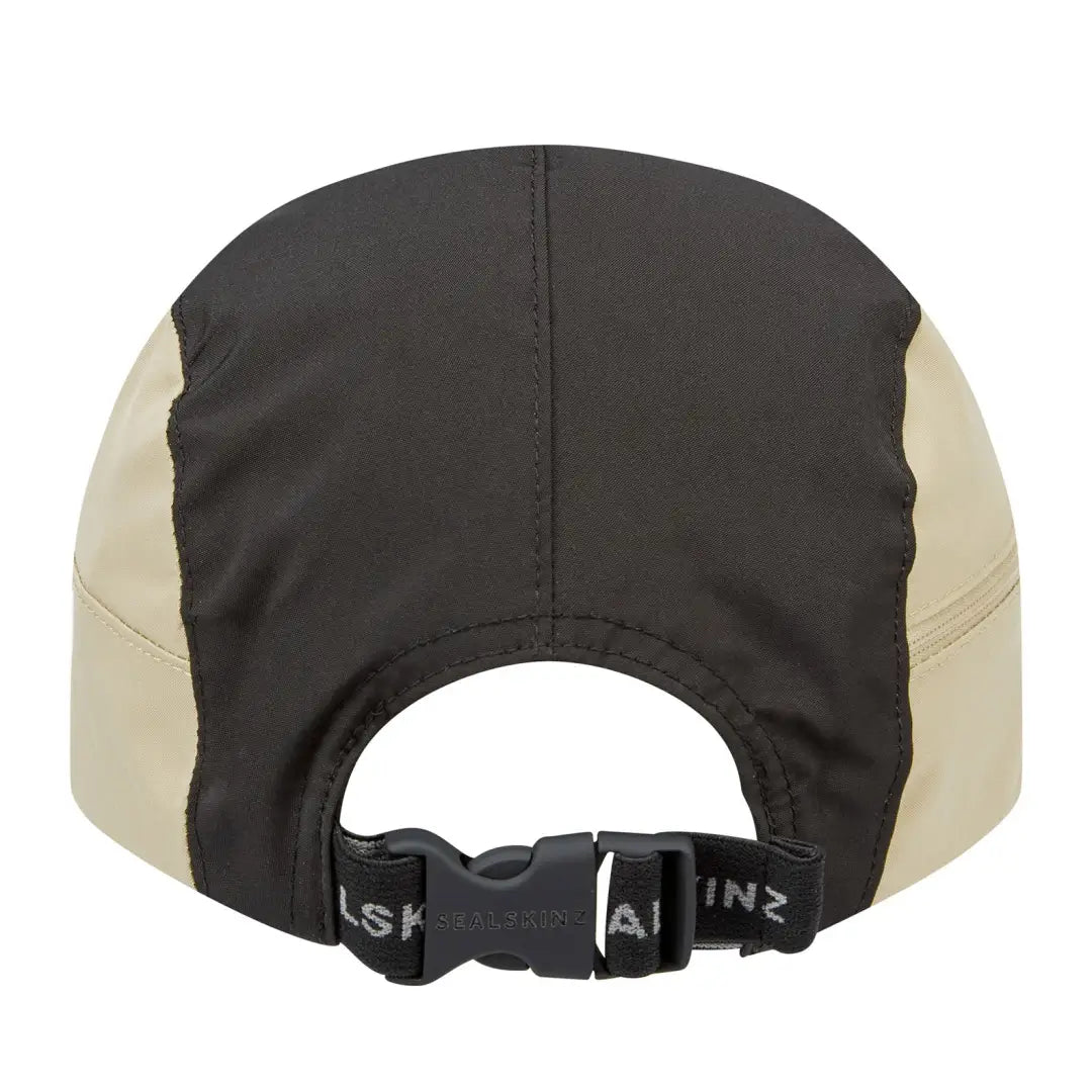 Two-tone Sealskinz Mulbarton cap with adjustable buckle clip closure at the back