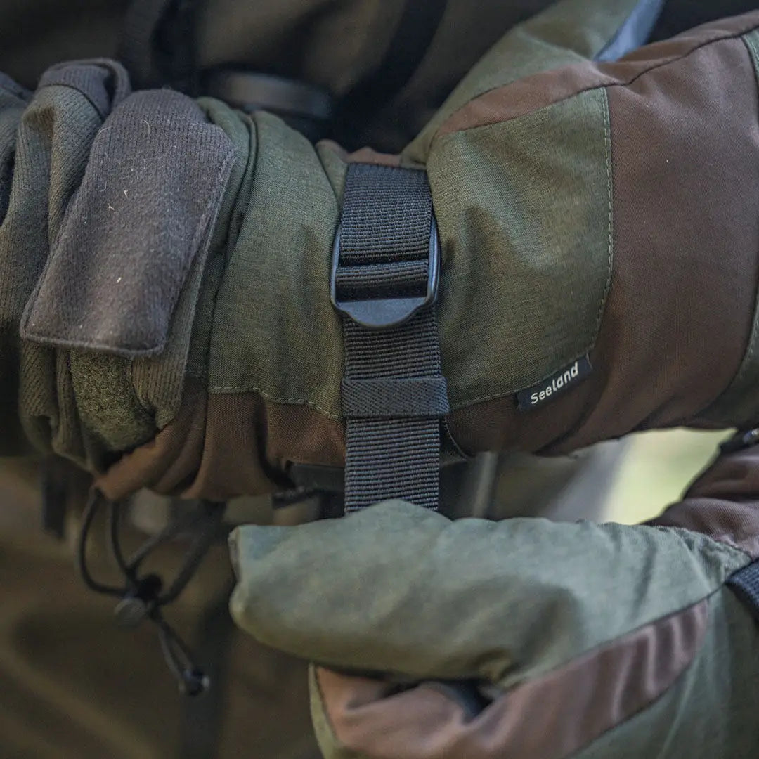 Camouflage Celsius Heat Gloves with adjustable strap, perfect heat gloves for cold days
