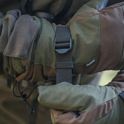 Camouflage Celsius Heat Gloves with adjustable strap, perfect heat gloves for cold days