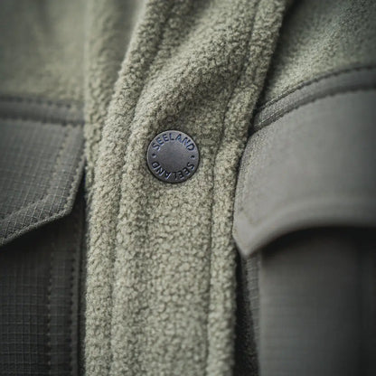Green fleece jacket detail on Seeland Gust Fleece Shirt, perfect gust fleece shirt style