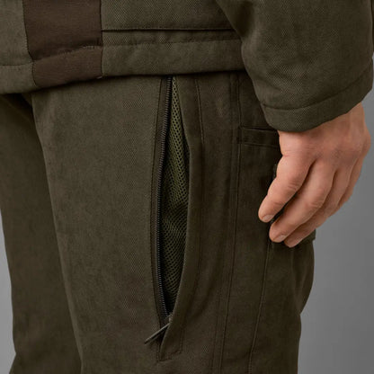 Pocket detail on olive green Seeland Helt II Trousers, perfect for stand hunting in late autumn