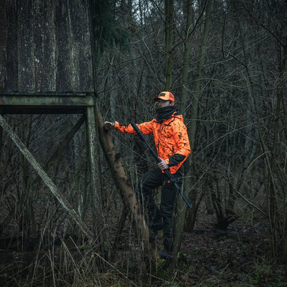 Hunter climbing tree with rifle wearing Seeland Iron Neckgaiter for outdoor gear protection