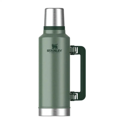 Green Stanley Classic vacuum bottle, 1.9L stainless steel for country clothing